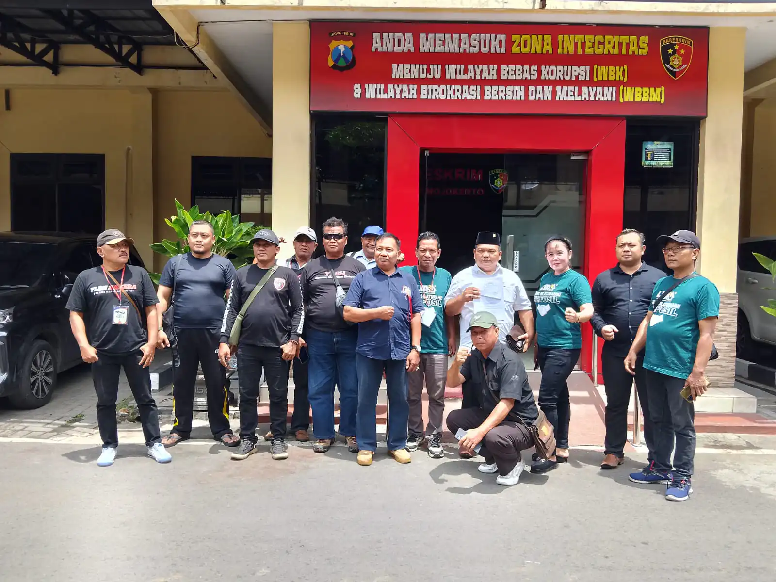 CUITAN AKTIVIS MM ….Berujung Di Laporkan Ke POLRES Kabupaten Mojokerto Oleh GMB