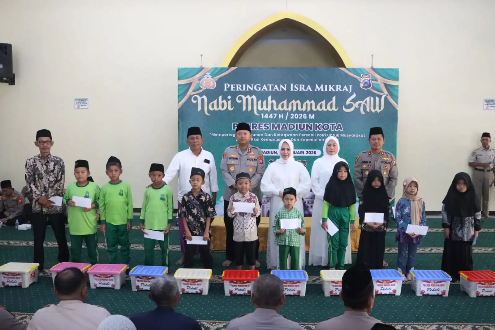 Polres Madiun Kota Berikan Hadiah Umrah kepada Anggota Saat Peringatan Isra Mi’raj Nabi Muhammad SAW 1447 H,