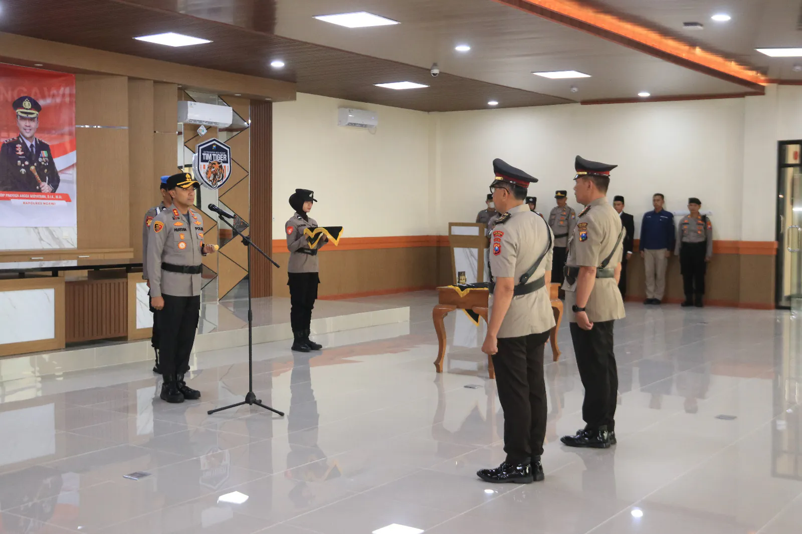 Kapolres Ngawi Pimpin Upacara Sertijab Kapolsek Padas