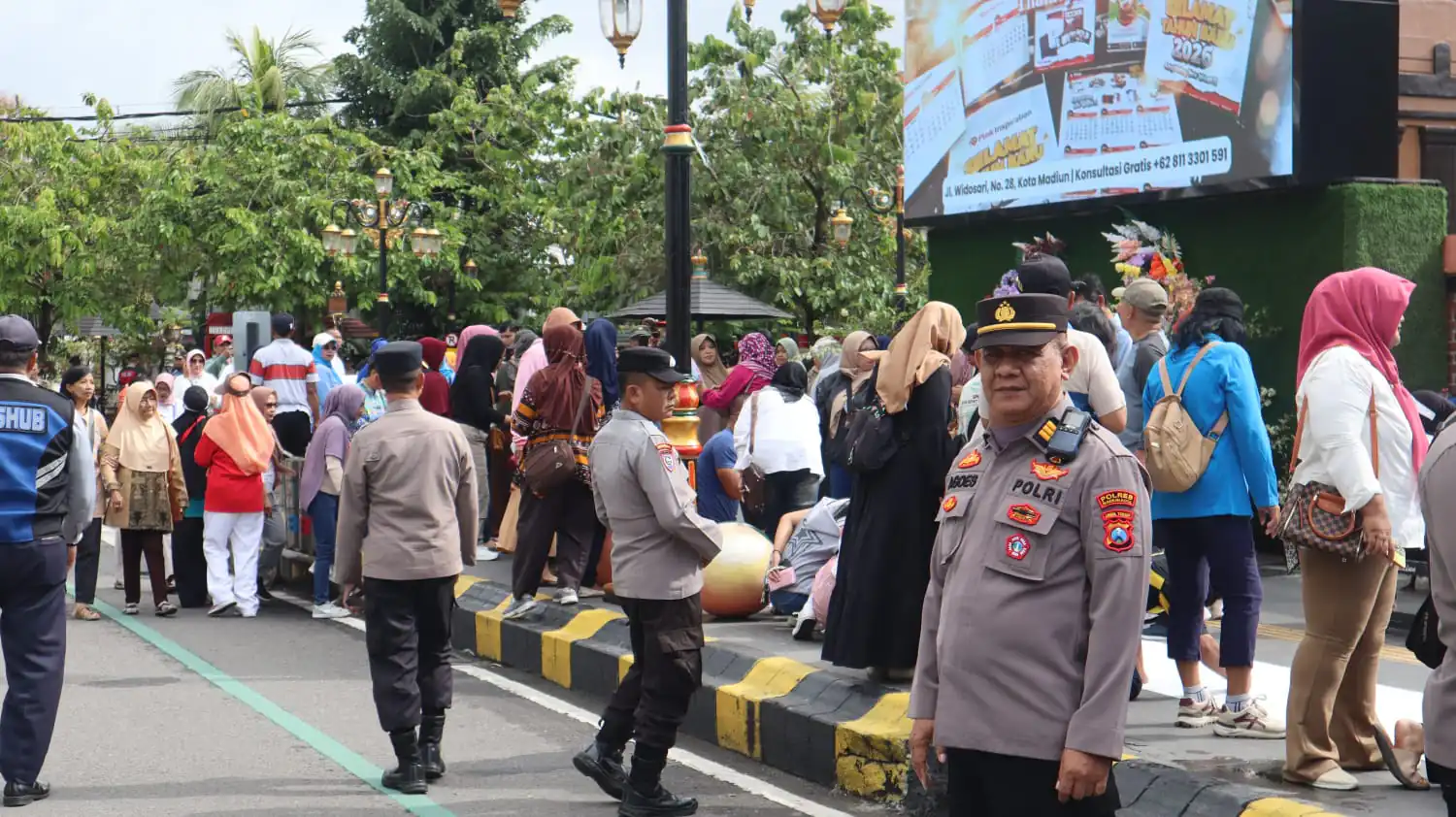 Polres Madiun Kota Berikan Pelayanan Humanis dalam Aksi Damai Relawan Dukung Wali Kota Nonaktif