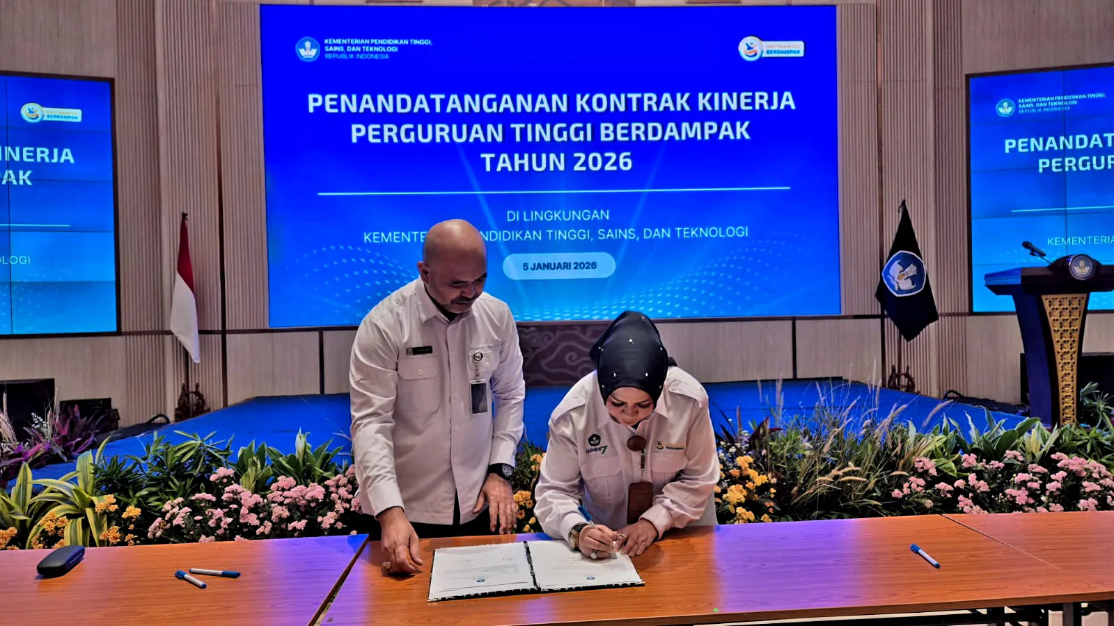 Rektor Universitas Hang Tuah Hadiri Penandatanganan Kontrak Kinerja Perguruan Tinggi Berdampak 2026