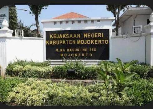 Warga Laporkan KADES Kembangsri ke Kejari Mojokerto, Dugaan Penyimpangan Proyek Kolam Ikan Dana Desa