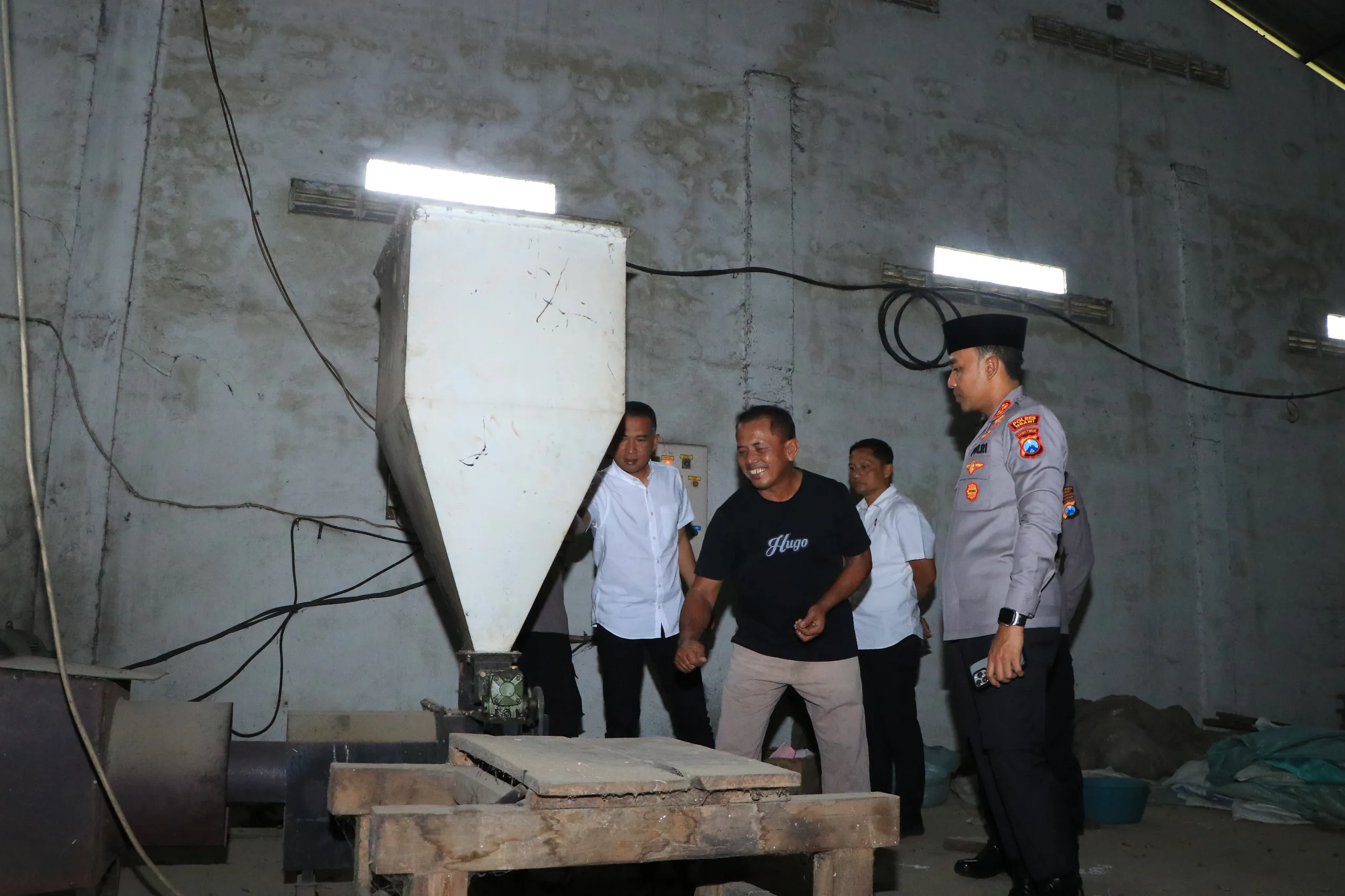 Dukung Ketahanan Pangan, Kapolres Ngawi Tinjau Alat Pengering Padi di Padas