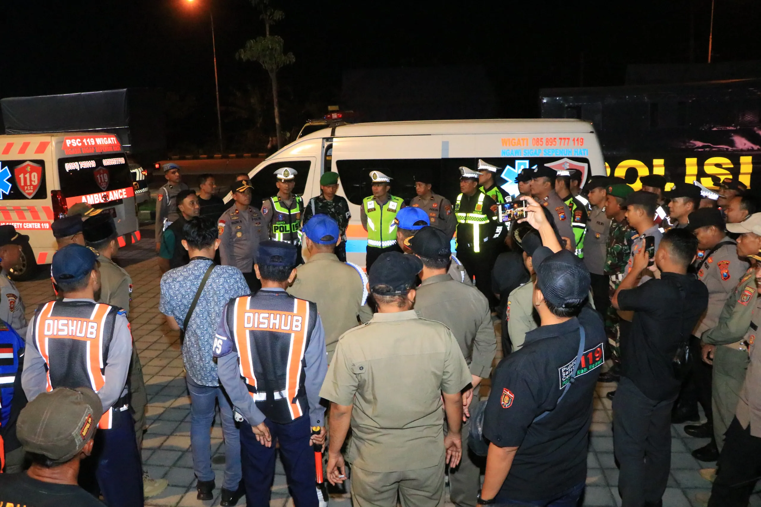 Kapolres Ngawi Pimpin Patroli Skala Besar, Jaga Kondusivitas Ramadan 1447 H
