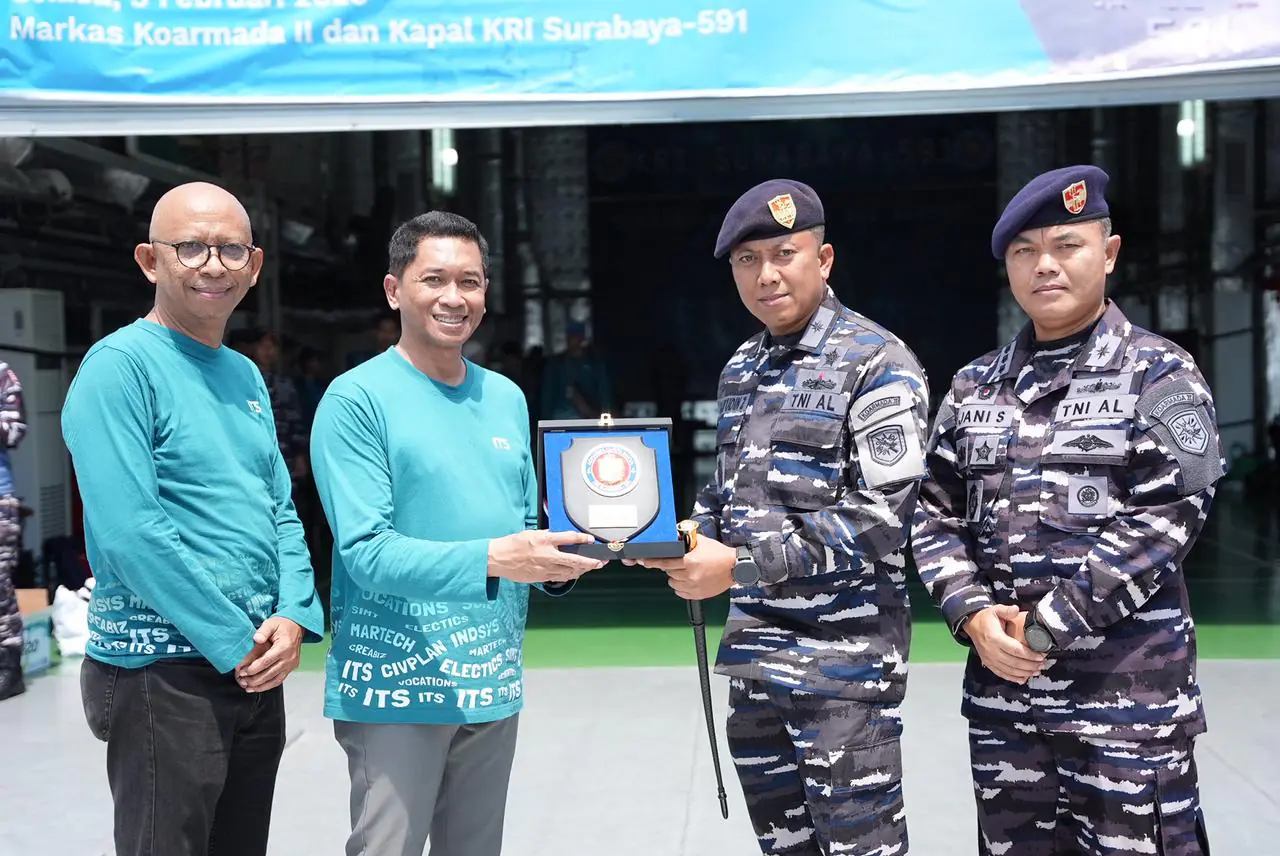 Koarmada II Dukung Program Character Building Pimpinan ITS Lewat Joy Sailing di KRI Surabaya-591