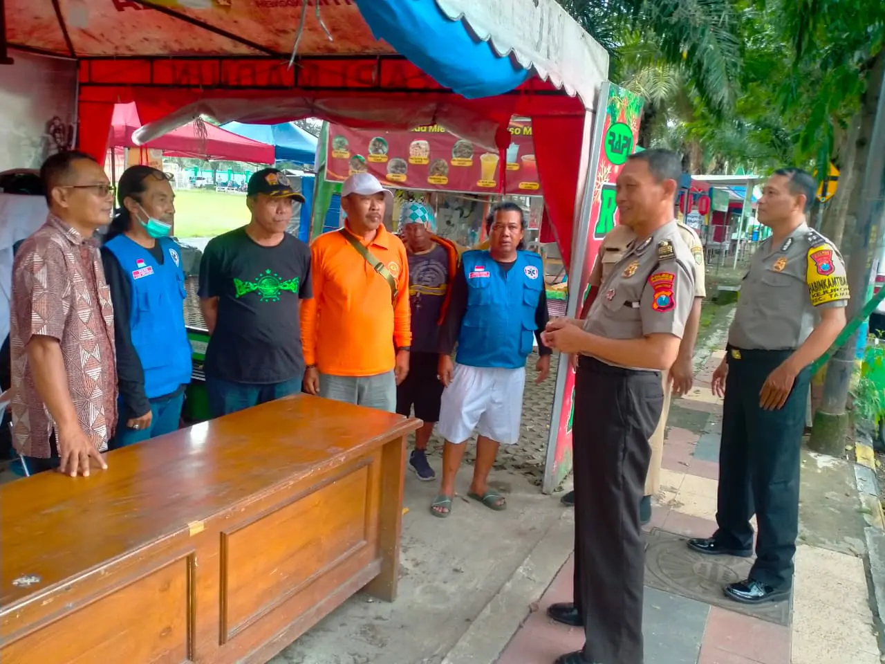 Perkuat Sinergi, Kanit Binmas Polsek Taman Sambangi Pos Penanggulangan Bencana di Lapangan Gulun