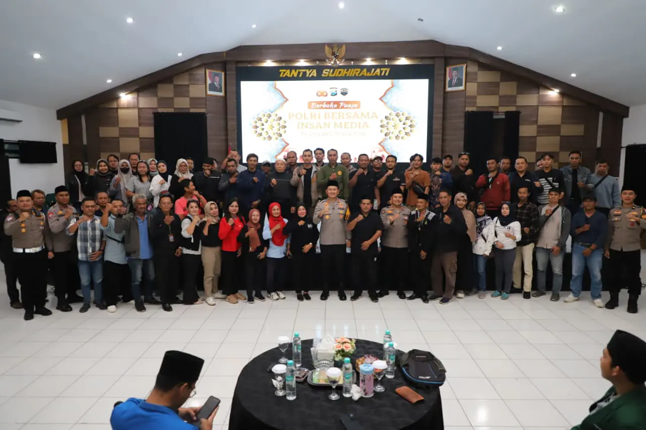 Ramadan Penuh Kebersamaan, Kapolres Magetan Bagi Takjil dan Buka Bersama Insan Media