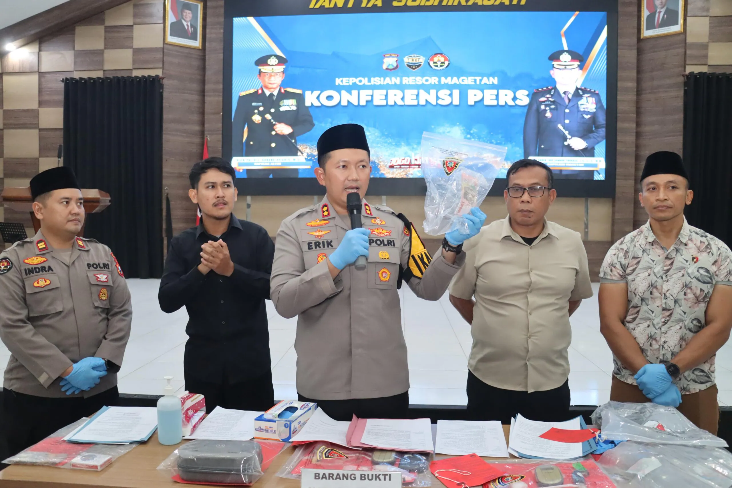 Ungkap Uang Palsu, Polres Magetan Amankan Pelaku dan Sita Puluhan Lembar Pecahan Rp100 Ribu
