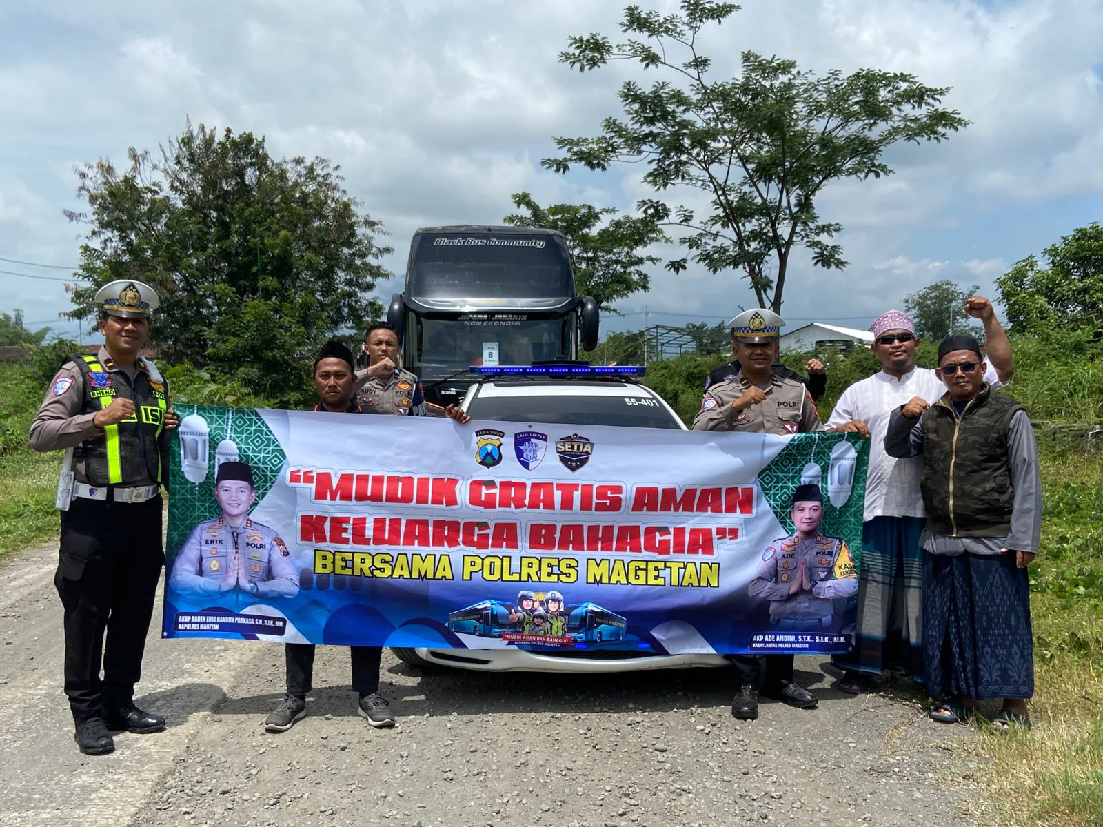 Pastikan Ribuan Santri Mudik Aman, Polres Magetan Gelar Ramp Check dan Cek Kesehatan Sopir di Ponpes Al-Fatah Temboro