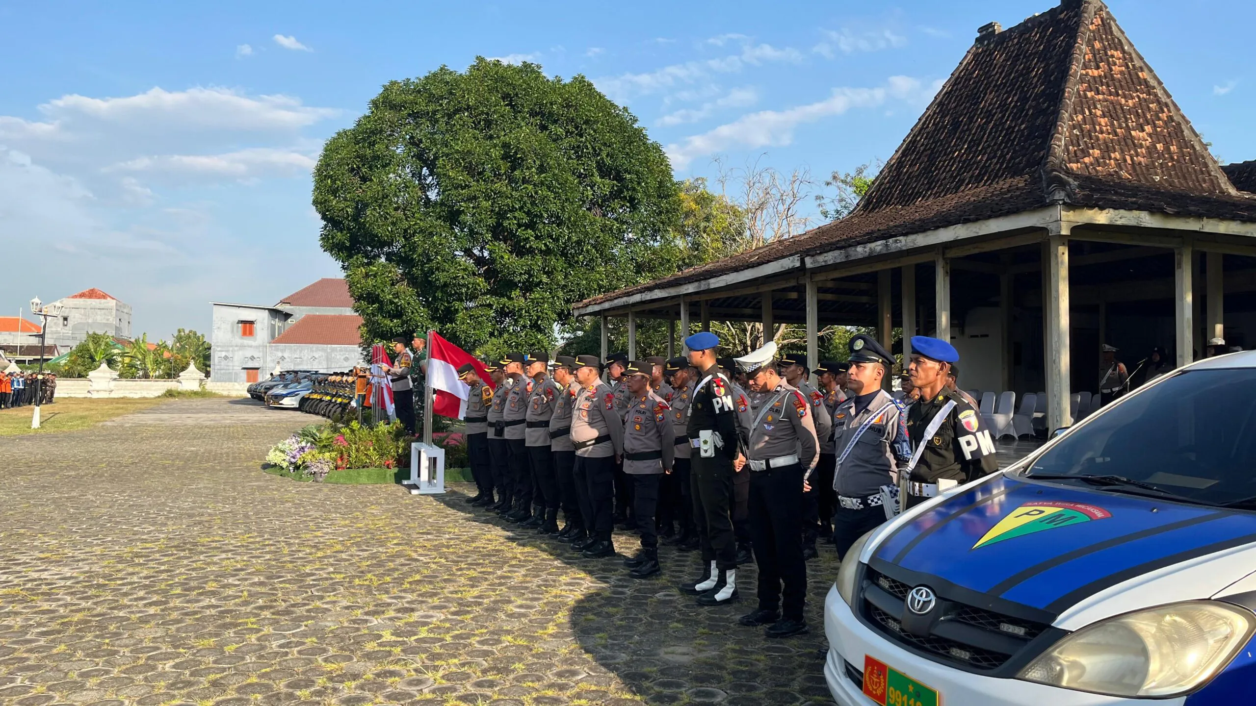 Polres Ngawi Laksanakan Apel Gelar Pasukan Operasi Ketupat Semeru 2026, 500 Personel Gabungan Siap Amankan Idulfitri 1447 H.