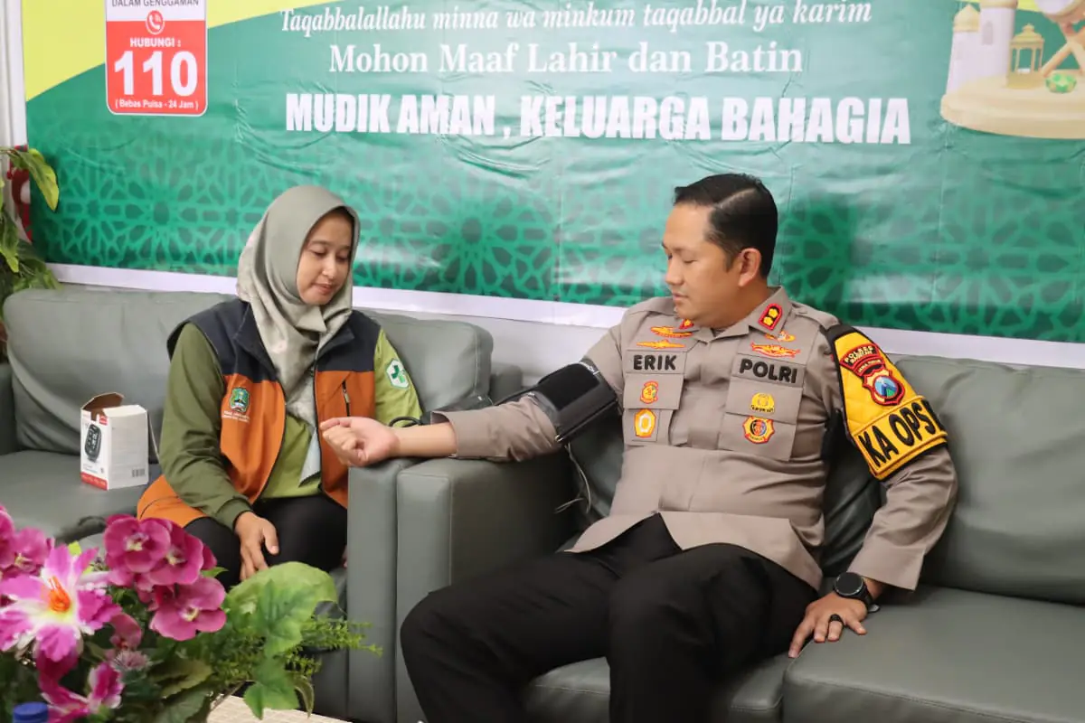 Pantau Langsung Lonjakan Wisatawan, Kapolres Magetan Patroli di lokasi wisata Telaga Sarangan