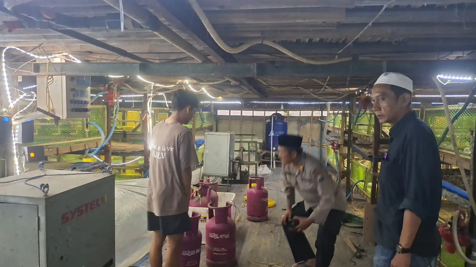 Polres Magetan Sidak Kandang Ayam dan Resto, Pastikan Tidak Ada Penyalahgunaan LPG Subsidi