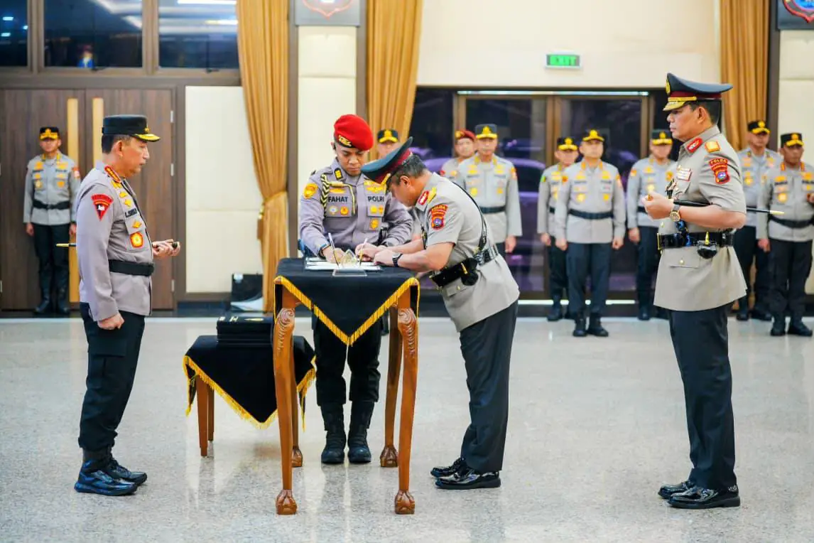 Kapolri Pimpin Pelantikan dan Sertijab Enam Kapolda Jajaran