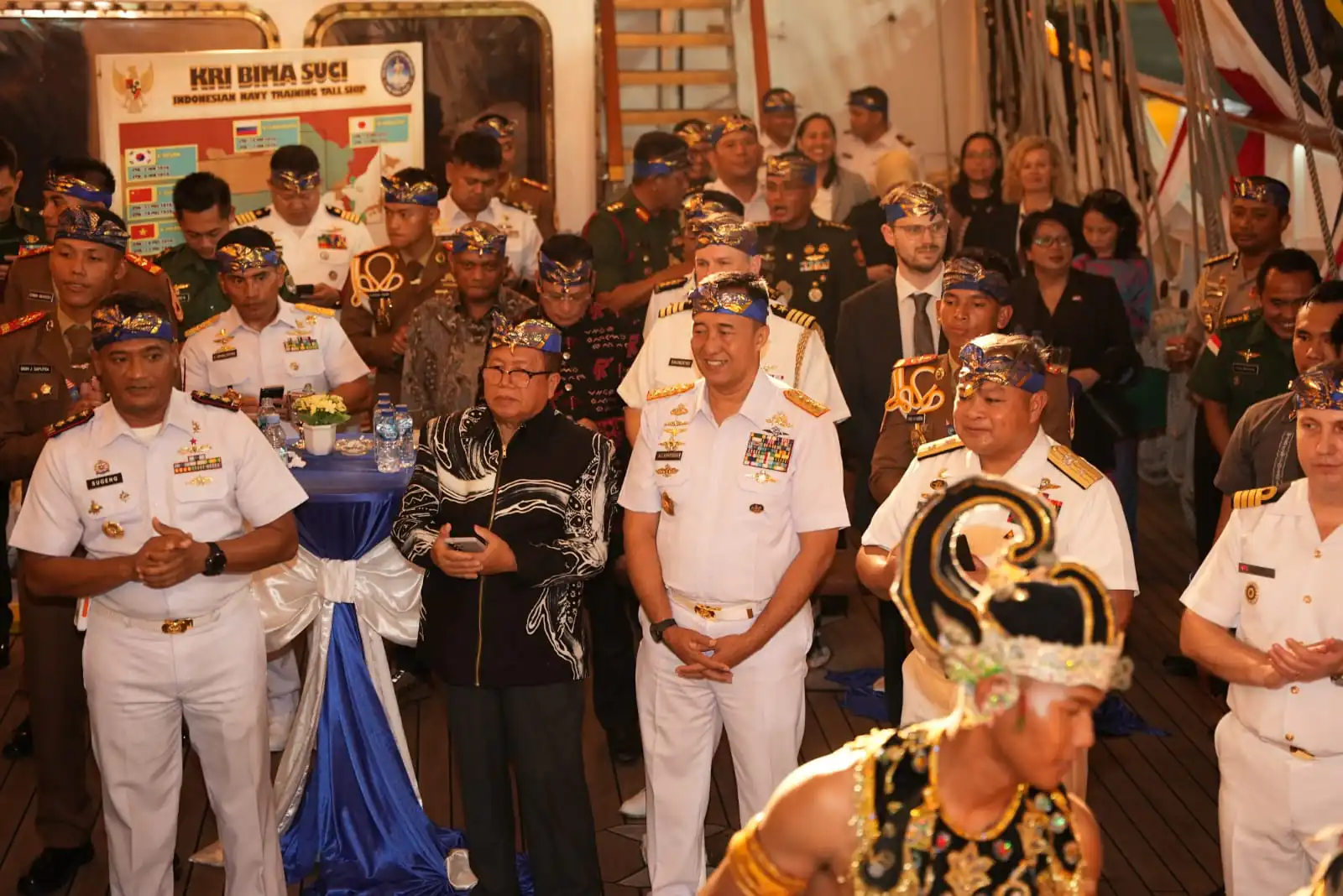 KRI Bima Suci Warnai Deck Reception Manila dengan Pesona Budaya Nusantara