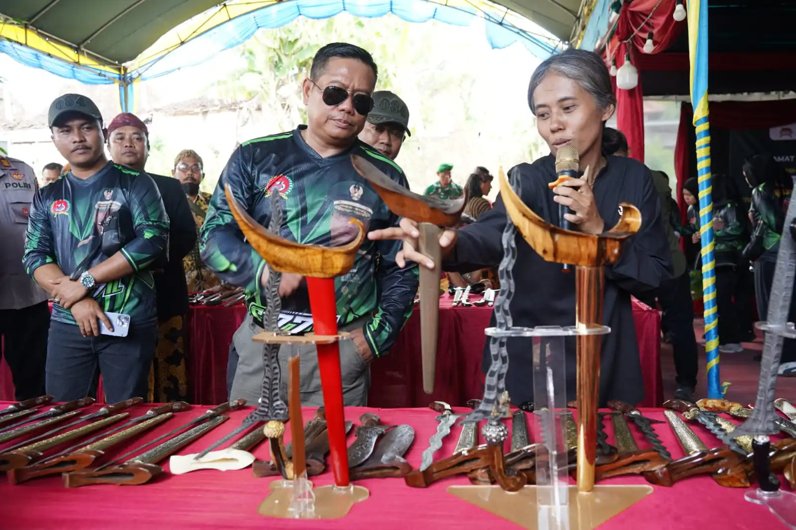 Menyusuri Jejak Peradaban Keris Madura, Danrem Kagumi Warisan Adiluhung Kampung Empu Aeng Tong-Tong