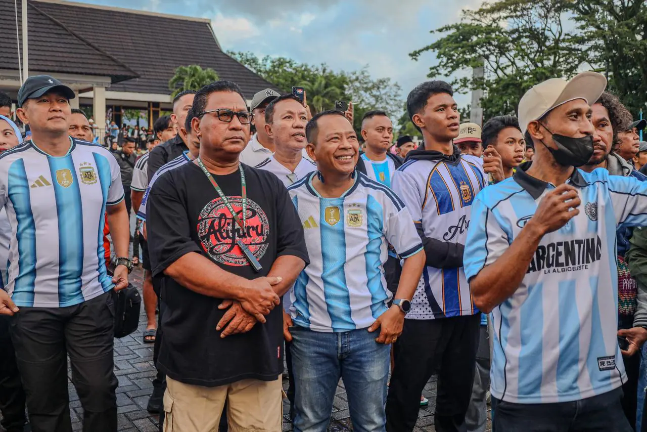 Meriah, Dansathantai Kodaeral IX Hadiri Nobar Piala Dunia 2026 Bersama Gubernur Maluku dan Masyarakat