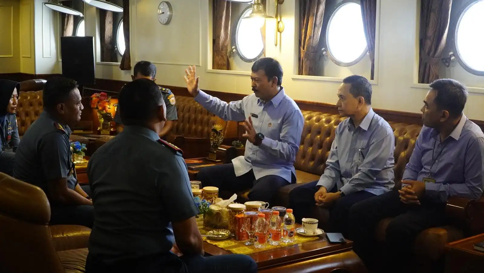 Pastikan ISIL Berjalan Sukses, Wakil Rektor II UHT Tinjau Kesiapan di KRI Bima Suci Koarmada II