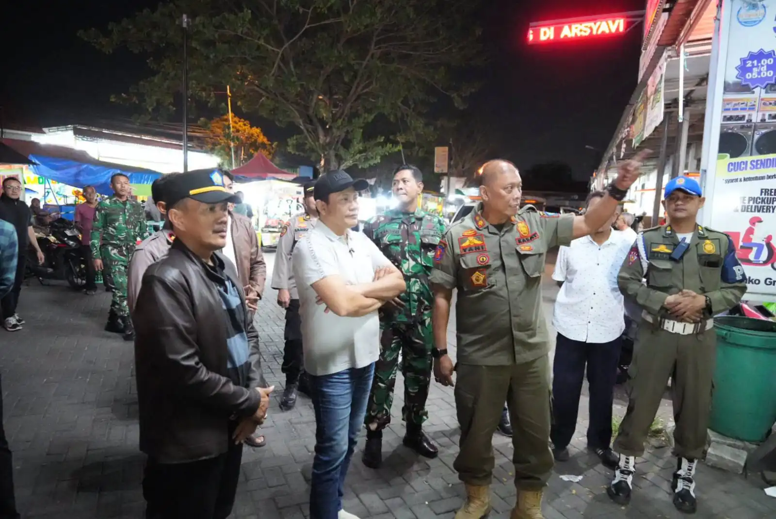 Razia Serentak di 18 Kecamatan, 1.696 Botol Miras Disita Bupati Subandi Razia Dua Malam Berturut-turut .