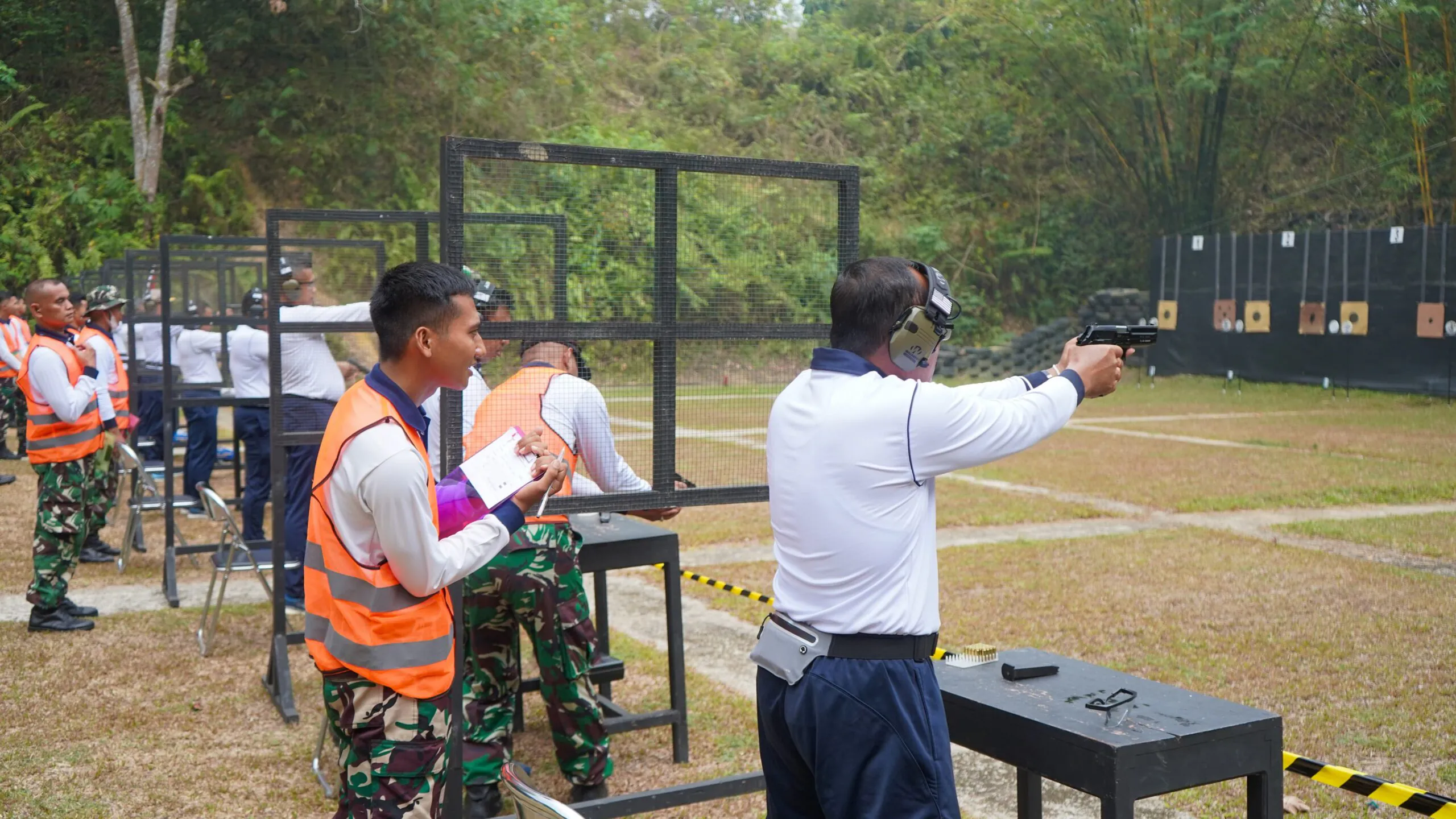 Asah Kemampuan dan Soliditas Prajurit, Dankodaeral IX Gelar Simulasi Turnamen Menembak Pistol Sambut Hari Armada 2026