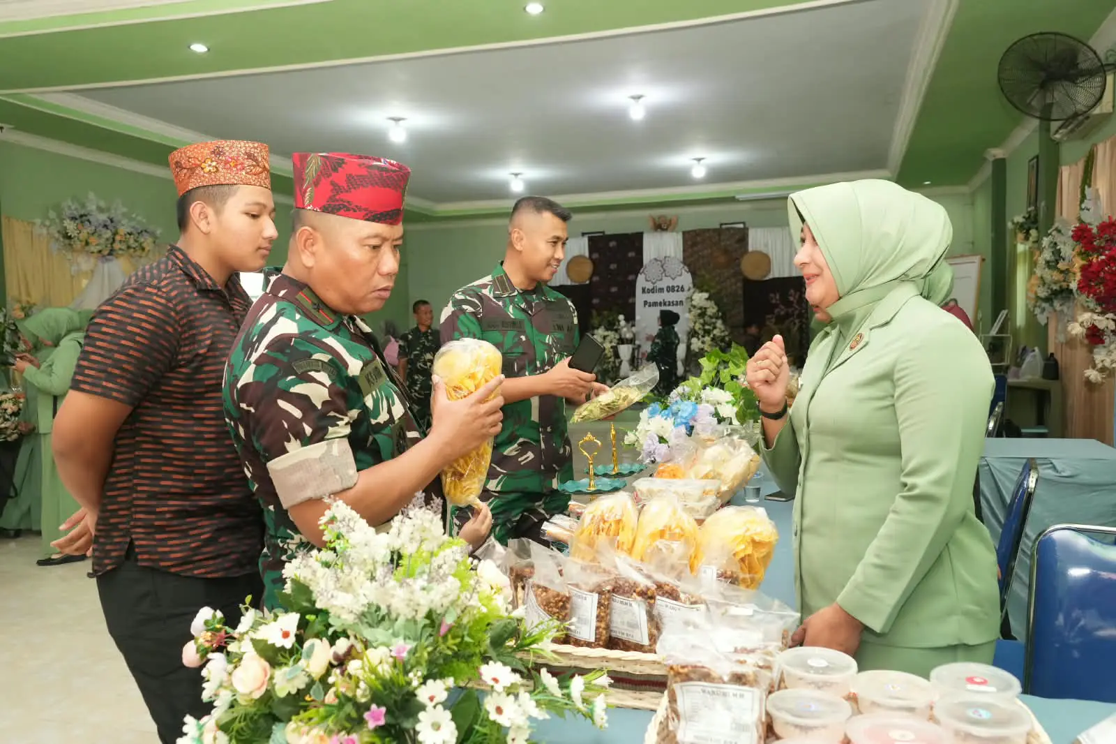 Danrem Bhaskara Jaya Apresiasi UMKM Persit, Kuliner Madura Jadi Penggerak Ekonomi Keluarga Prajurit