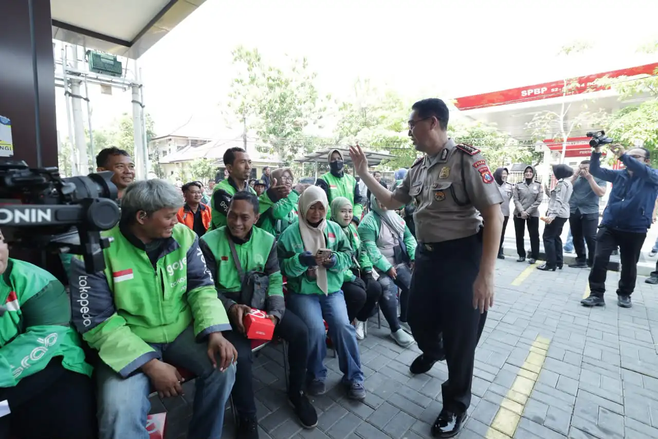 Hari Jadi ke-75 Humas Polri: Polda Jatim Gelar Baksos, Rangkul Ojol Jaga Kamtibmas dan Ruang Digital