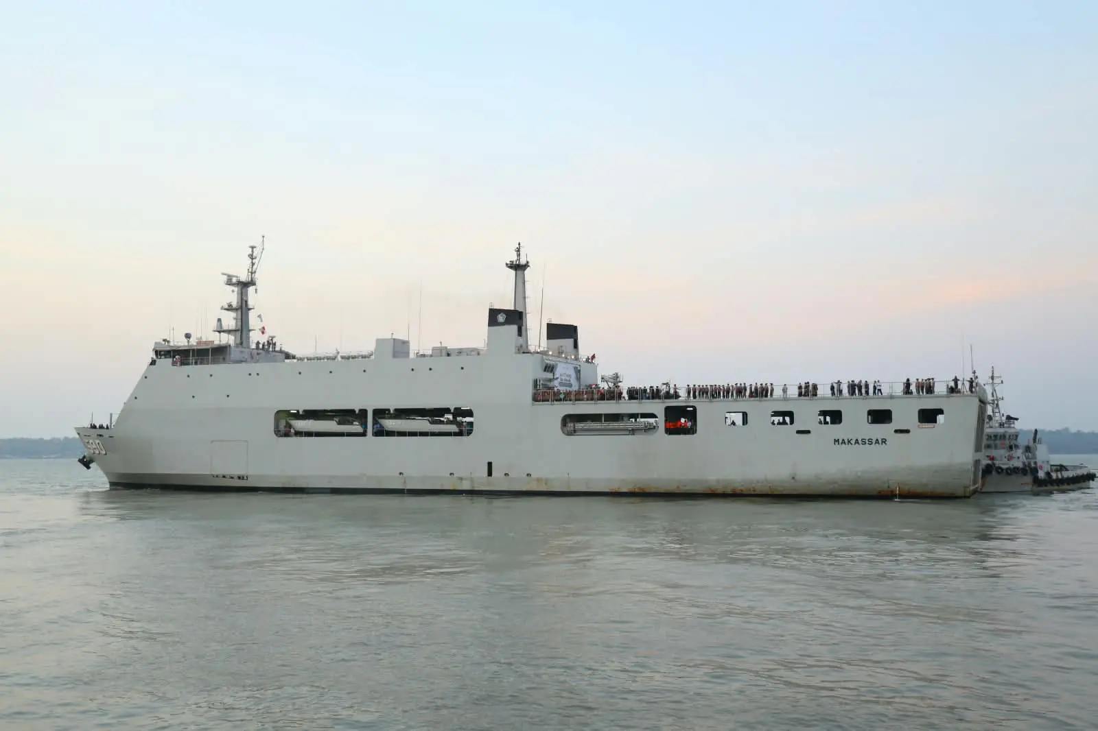 Hari Jadi ke-81 Jawa Timur, KRI Makassar-590 Dukung Baksos Bagi Masyarakat Sumenep