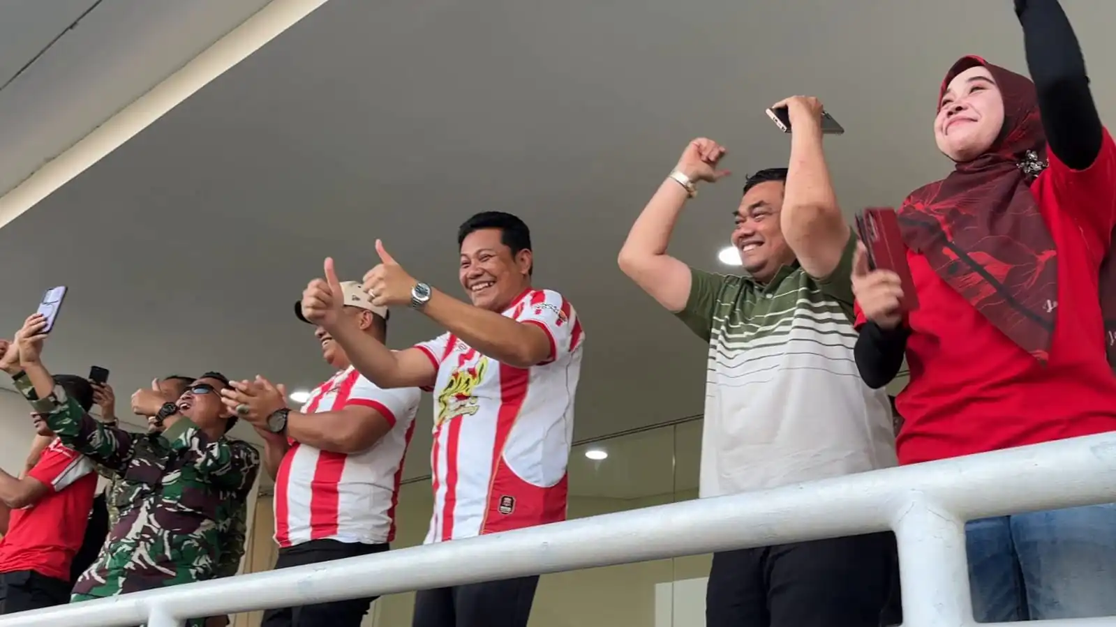 Bupati Subandi dan Ketua KONI Sidoarjo Nobar di GOR Delta, Salut Deltras Tahan Imbang Persis Solo.