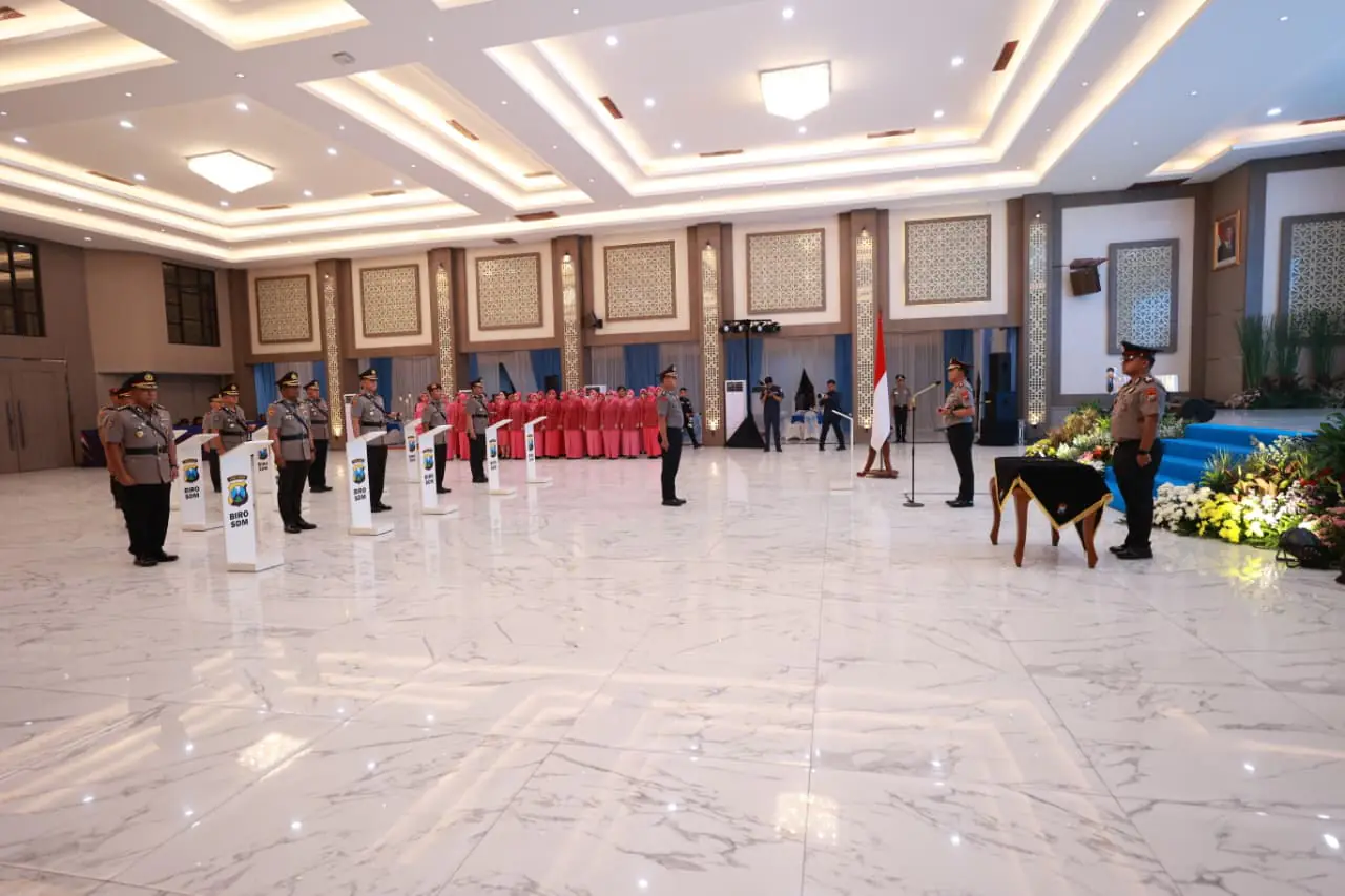 Kapolda Jatim Lantik Wakapolda Baru dan Pimpin Sertijab Sejumlah Kapolres Jajaran
