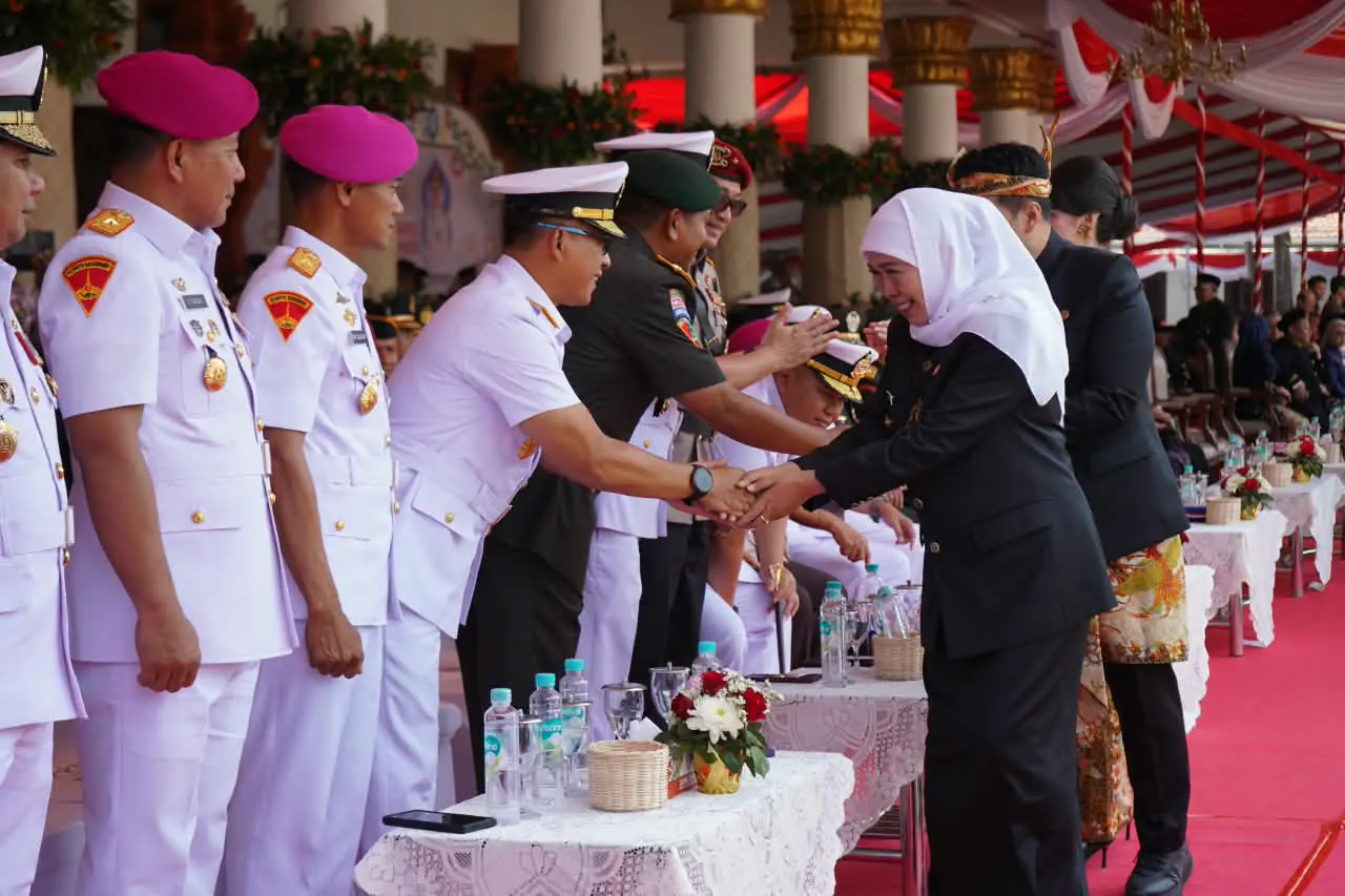 Koarmada II Hadiri Upacara Peringatan Hari Jadi ke-81 Provinsi Jawa Timur di Grahadi