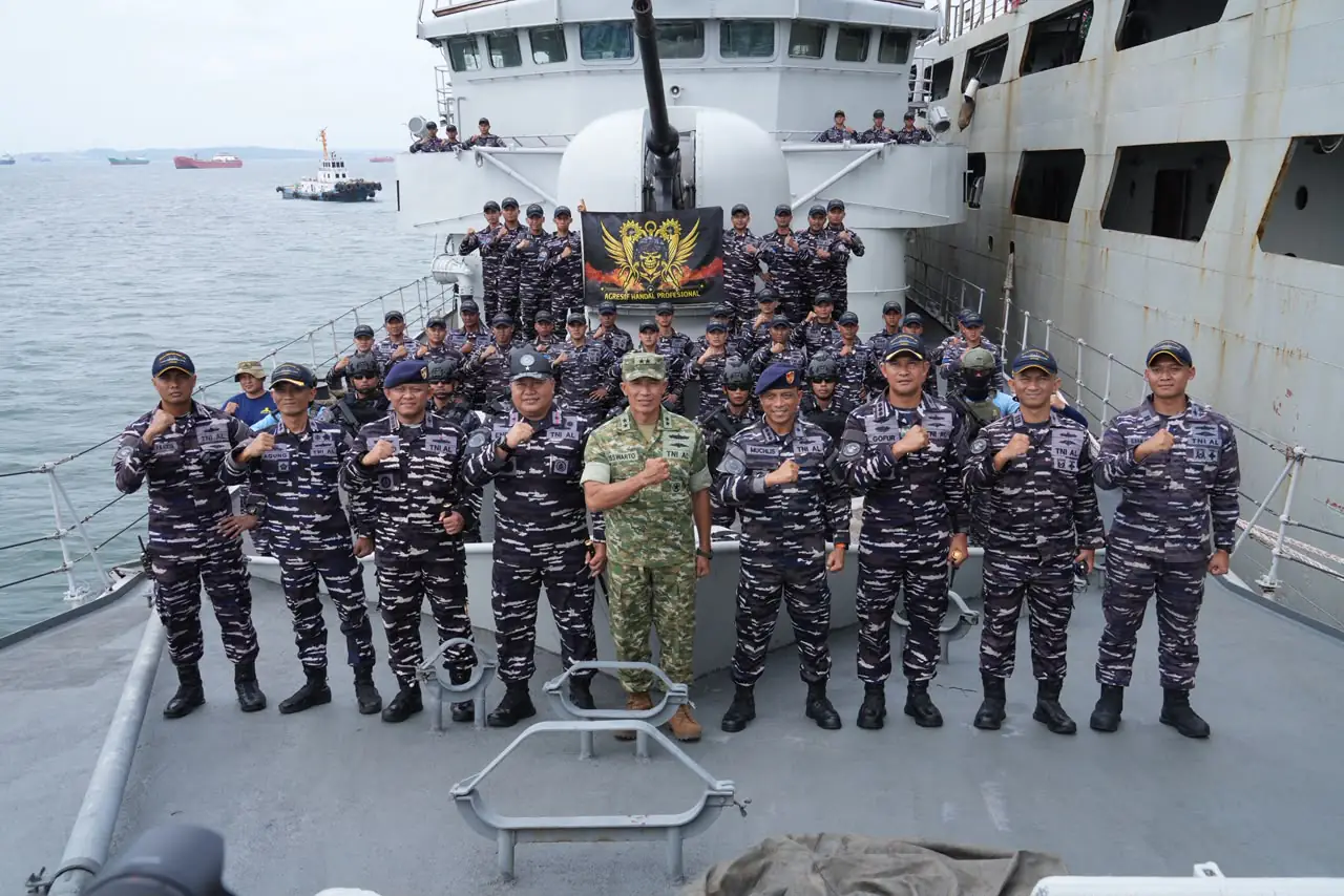 KRI AHP-355 Terima Kunjungan Kaskogabwilhan II, Tekankan Patriotisme dan Kesiapsiagaan Prajurit