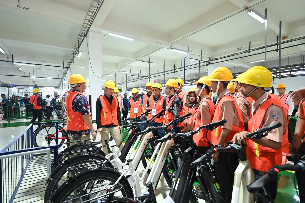 Kunjungi Kabupaten Sidoarjo, Wapres Dorong Penyelarasan Pendidikan Vokasi dan Kebutuhan Industri untuk Perkuat SDM Muda.