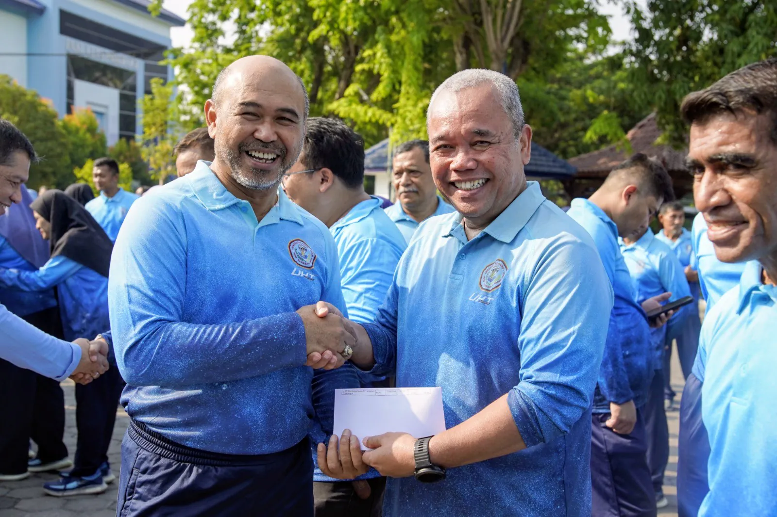 Olahraga Bersama dan Rayakan Ulang Tahun, UHT Perkuat Kekompakan Keluarga Besar Kampus