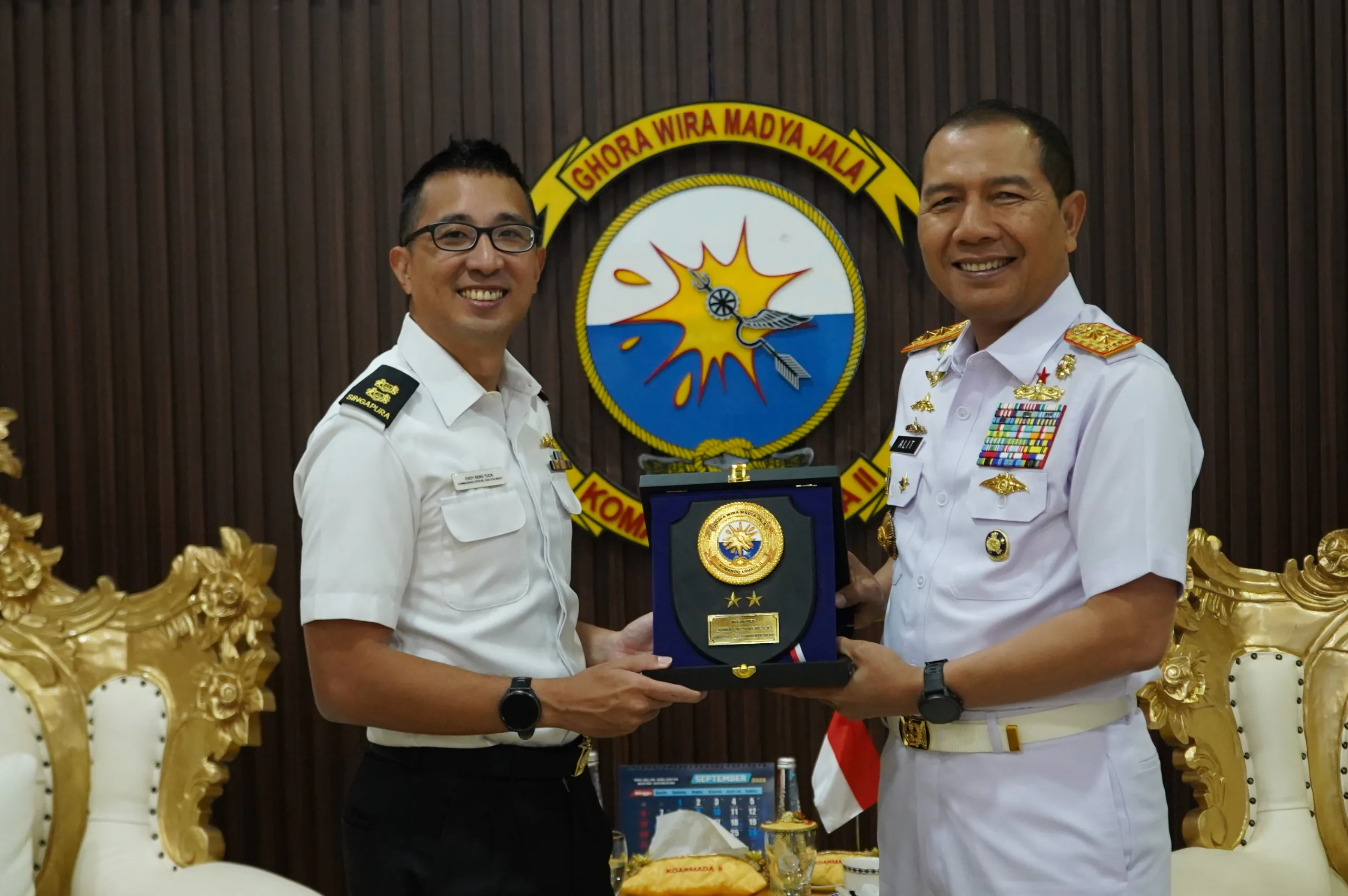 Pangkoarmada II Menerima Courtesy Call Komandan RSS Stalwart-72