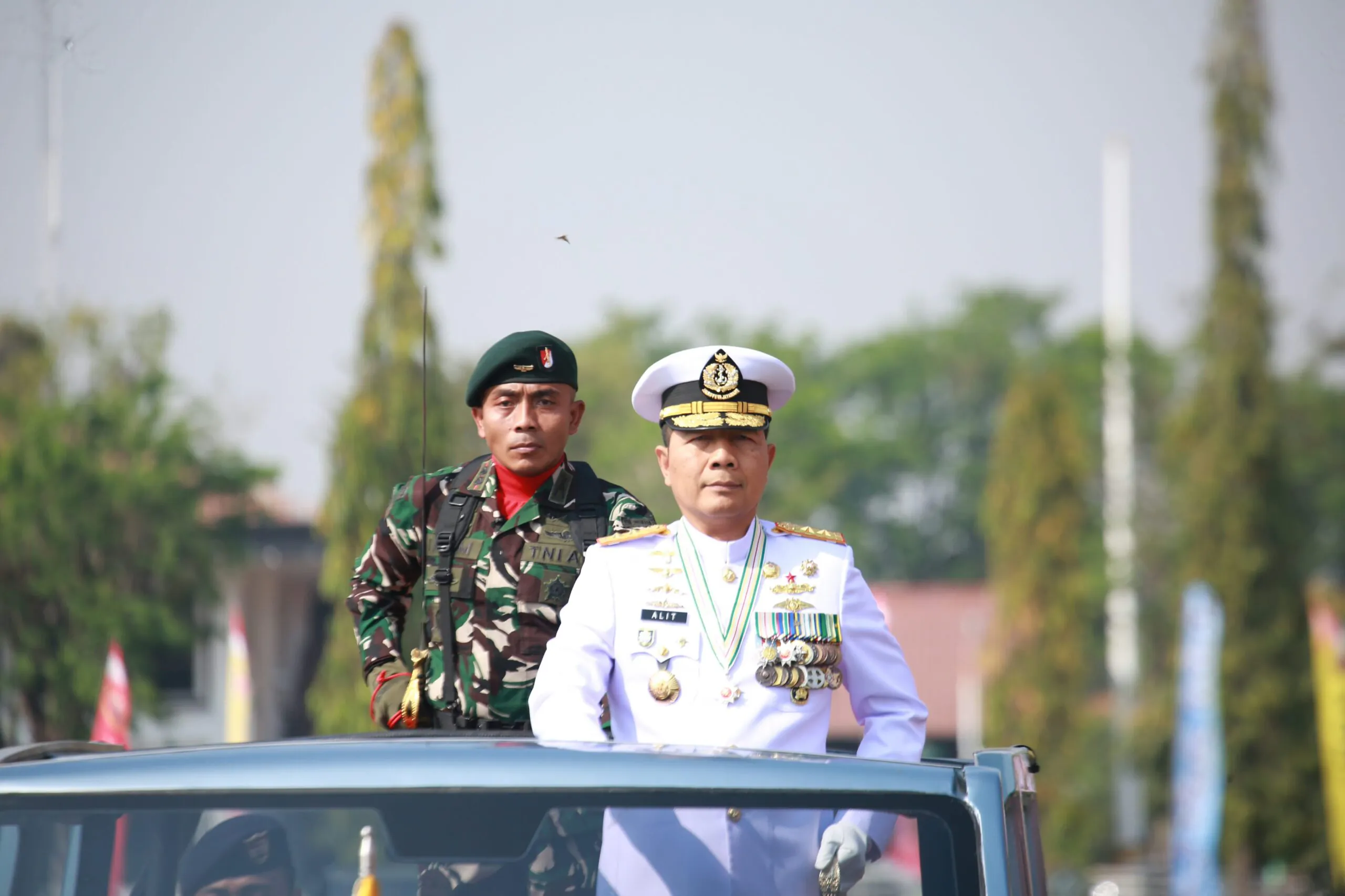 Pangkoarmada II Pimpin Upacara Peringatan HUT ke-81 TNI di Surabaya