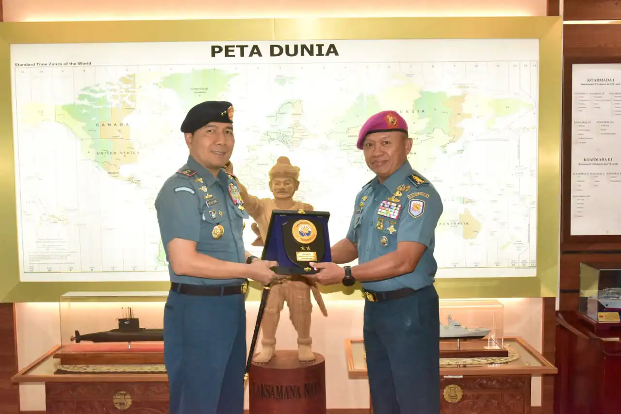Pangkoarmada II Terima Penyerahan Jabatan Dansatmar Koarmada II