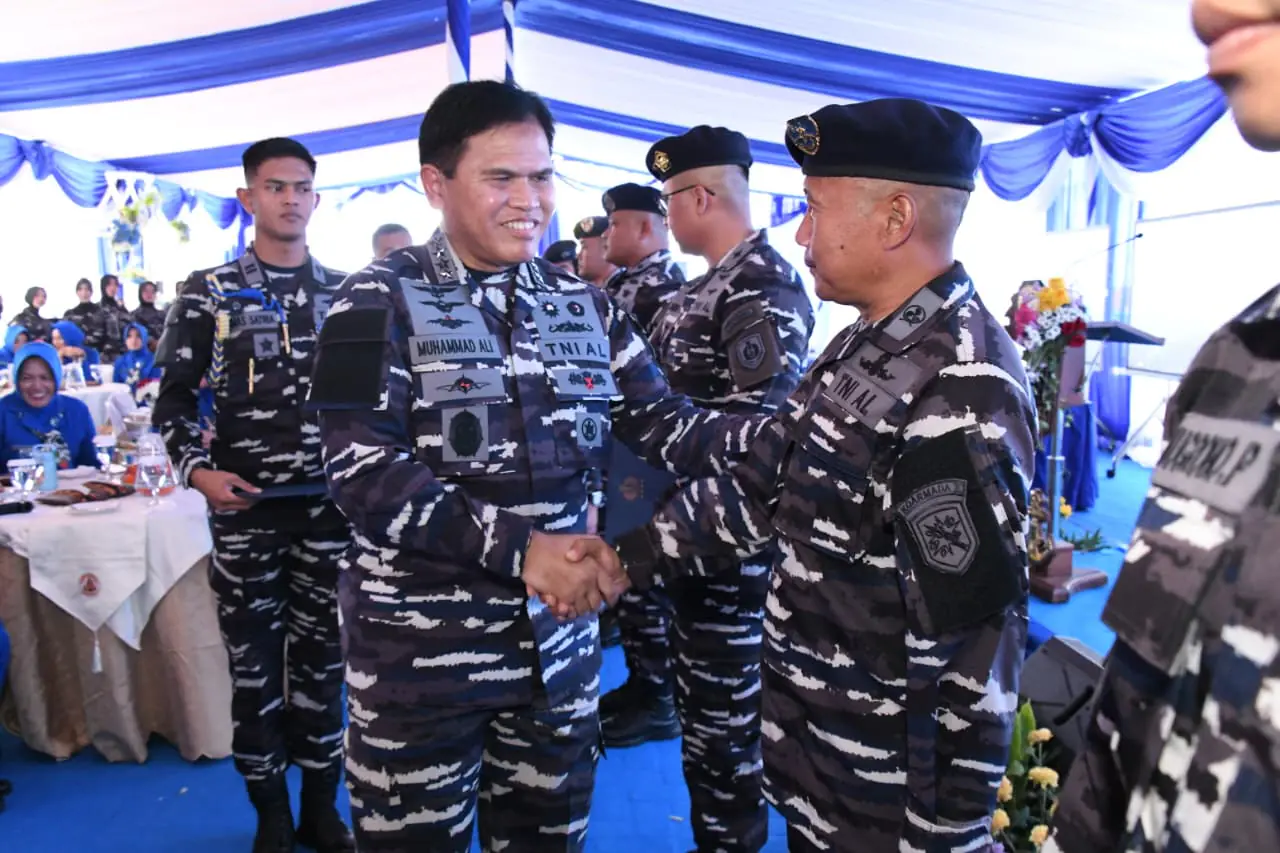 Pemberian Penghargaan kepada Prajurit Satkoppeba Koarmada II dan Peresmian Fasilitas Pendidikan Kodiklatal oleh Kasal
