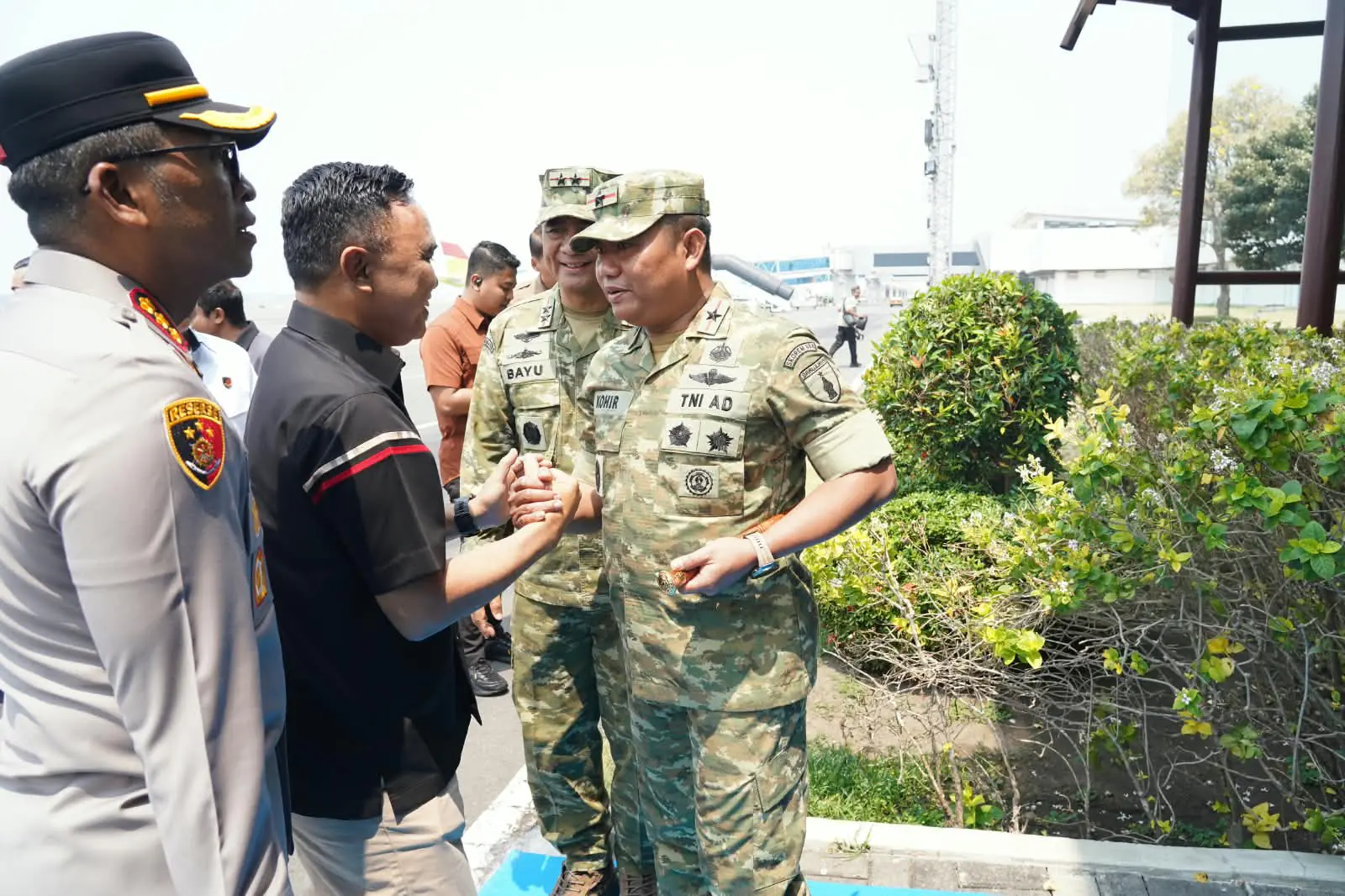 Perkuat Persaudaraan Antar-Instansi, Danrem 084/BJ Sambut Kapolda Jatim di Juanda