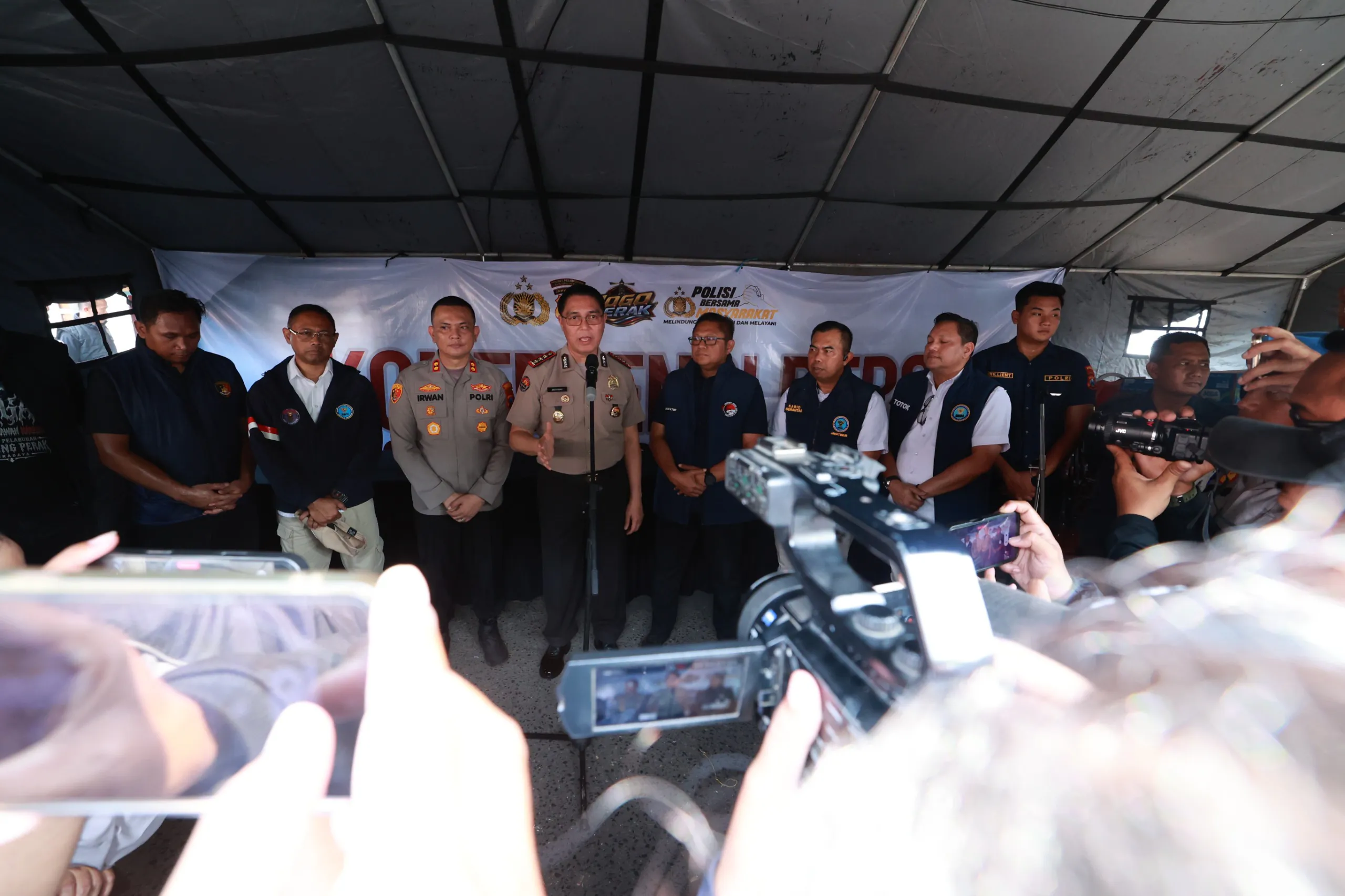Polda Jatim dan Tim Gabungan Lakukan Penindakan dan Penegakan Hukum Narkoba di Jalan Kunti Surabaya