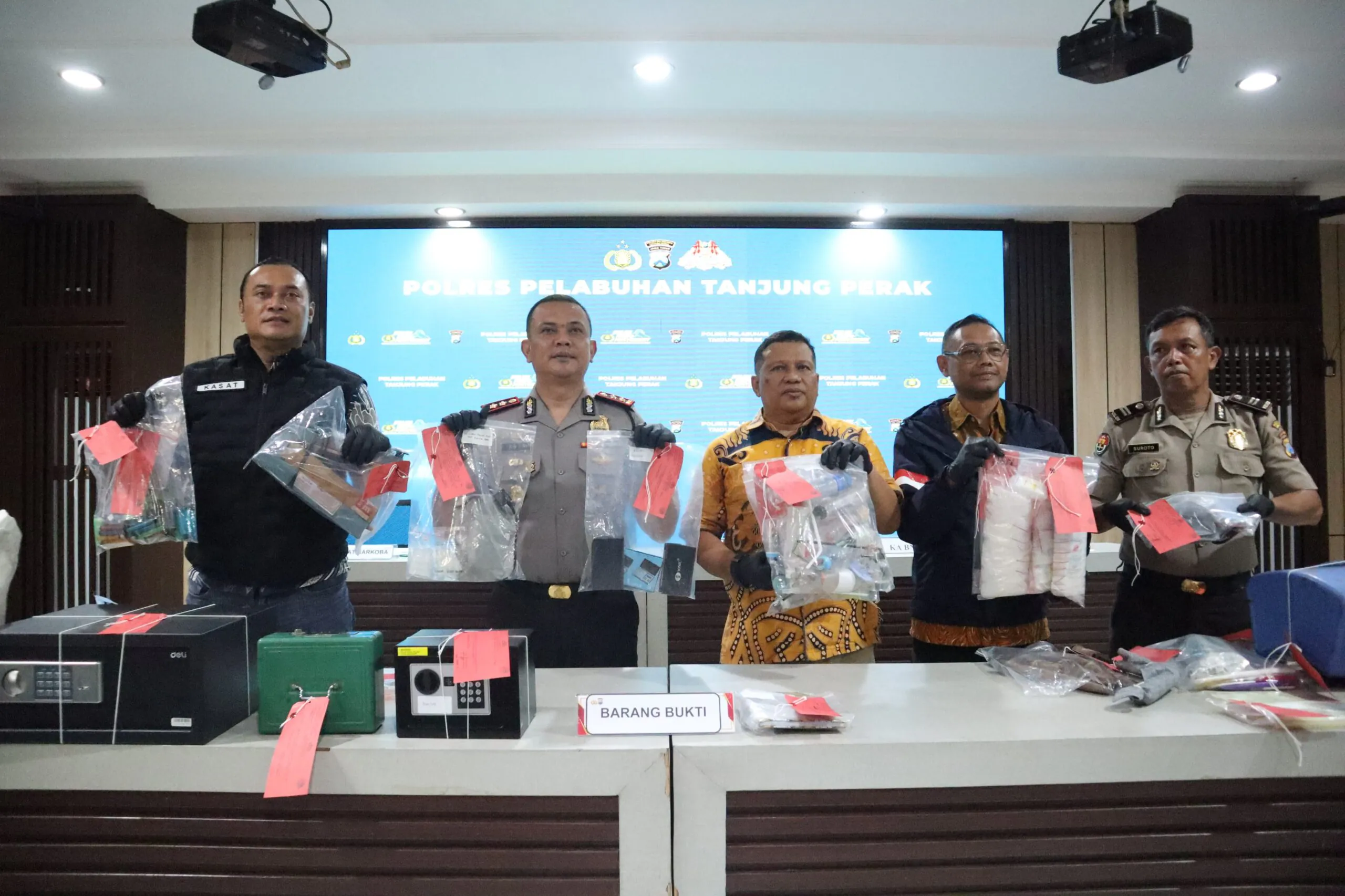 Polres Tanjung Perak Amankan 19 Orang di Jalan Kunti, 17 Orang Jalani Rehabilitasi.